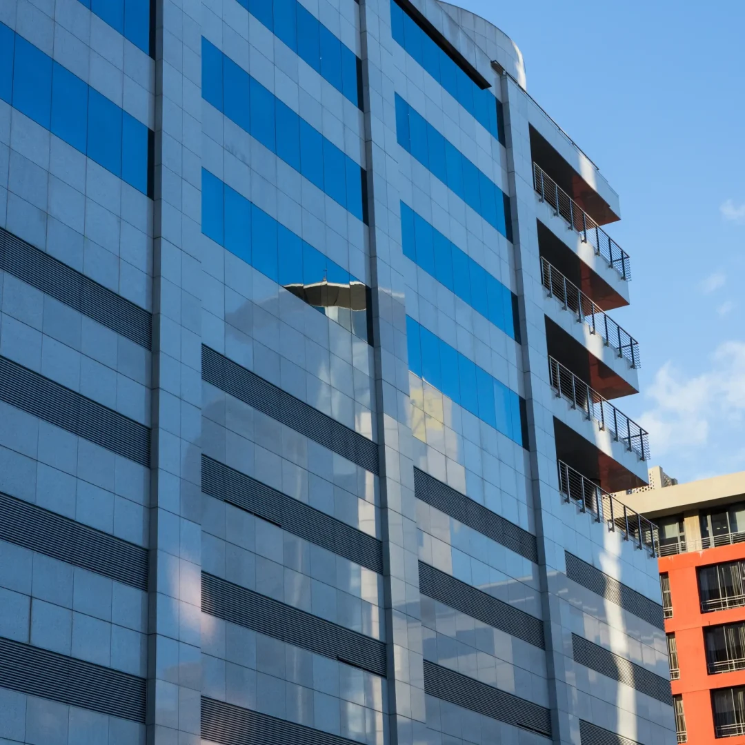 edificios-de-oficinas-con-arquitectura-moderna_11zon_11zon